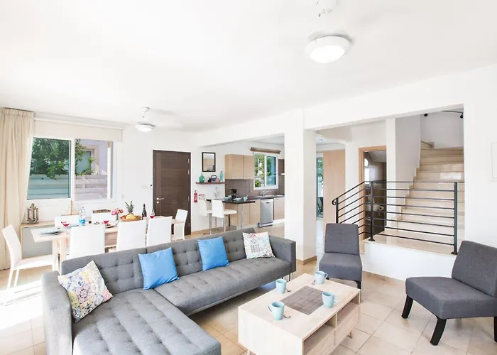 Nyaraló 3-schlafzimmer-villa Mit Privatem Pool By Interhome *