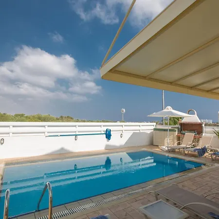 3-schlafzimmer-villa Mit Privatem Pool By Interhome בית נופש *