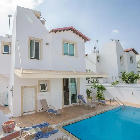 3-schlafzimmer-villa Mit Privatem Pool By Interhome בית נופש